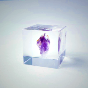 Sola Cube Amethyst - Preserved Nature in Acrylic