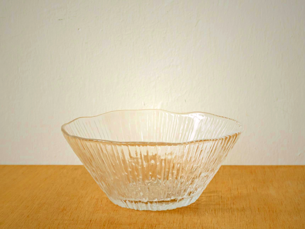 Japanese Glass Bowls - Handcrafted Elegant Glassware from Saitama Japan