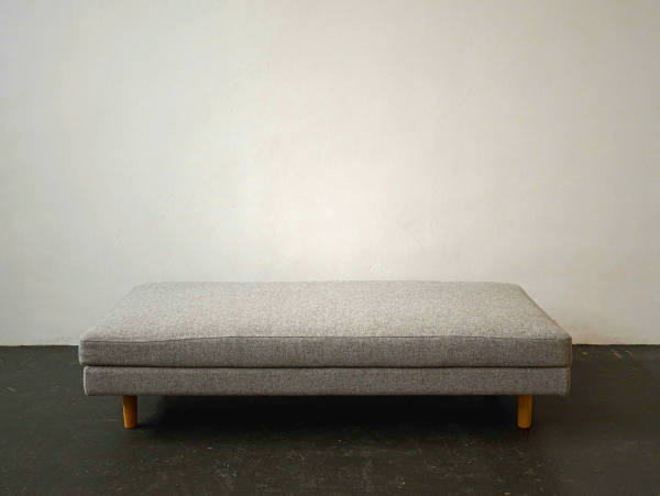 Maruni Hiroshima Daybed by Naoto Fukasawa | Oak & Fabric Lounge Ottoman